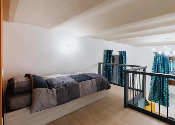 Modern Loft In Apartment *